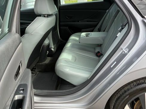 Used 2025 Hyundai Elantra Limited image 21