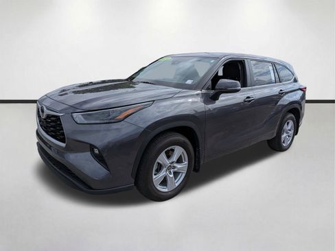 Used 2024 Toyota Highlander LE AWD/4WD image 8