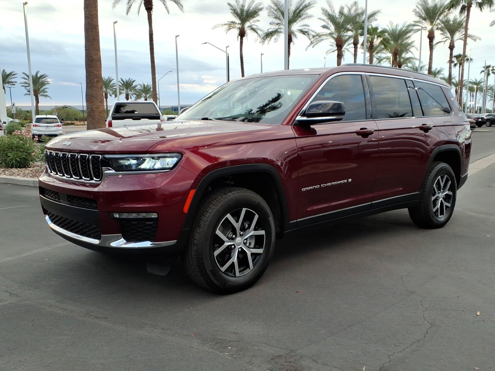 Used 2025 Jeep Grand Cherokee L Limited w/ Trailer Tow Package RWD image 8