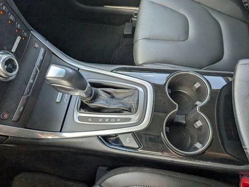 Used 2017 Ford Edge Titanium FWD image 18