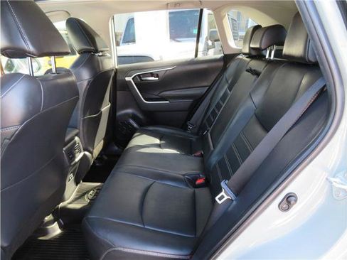 Used 2019 Toyota RAV4 XLE Premium w/ Cold Weather Package AWD/4WD image 5