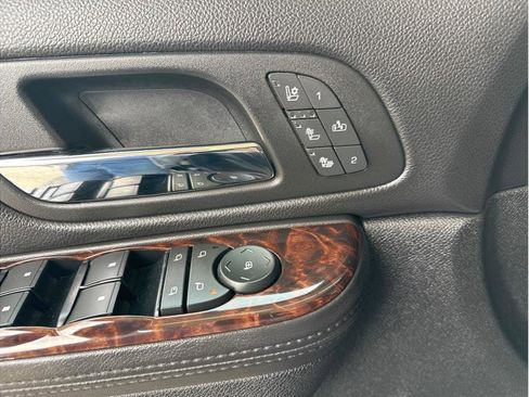 Used 2013 GMC Yukon Denali image 29