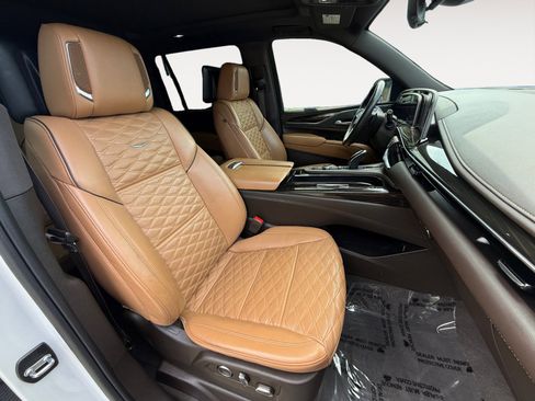 Used 2023 Cadillac Escalade ESV Sport w/ LPO, ONYX Package AWD/4WD image 19
