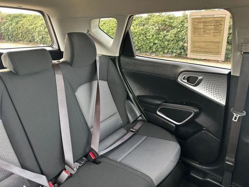 Used 2025 Kia Soul LX w/ LX Technology Package image 37