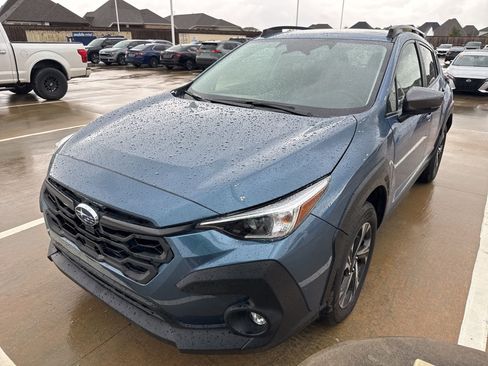 Used 2024 Subaru Crosstrek 2.0i Premium image 3