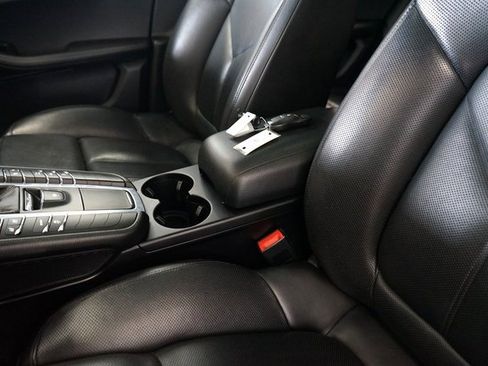 Used 2018 Porsche Macan image 30