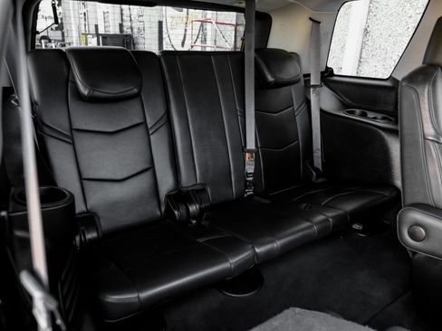 Used 2017 Cadillac Escalade Luxury image 40