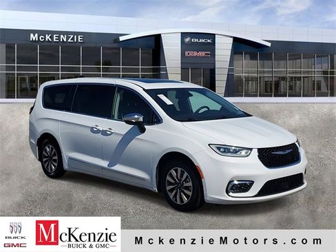 Used 2023 Chrysler Pacifica Limited image 1