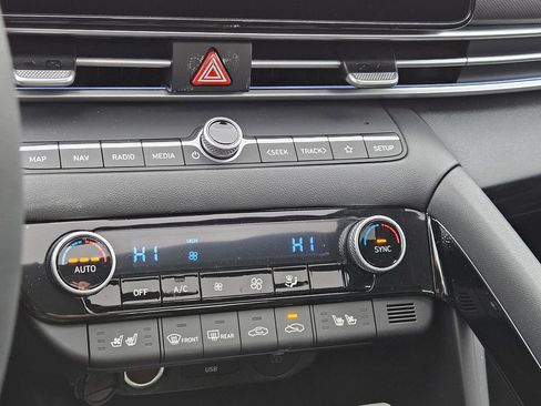 New 2026 Hyundai Elantra Limited FWD image 24