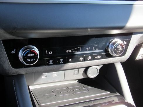 New 2025 Mitsubishi Outlander SE image 17