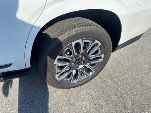 Used 2023 GMC Yukon Denali Ultimate AWD/4WD image 13