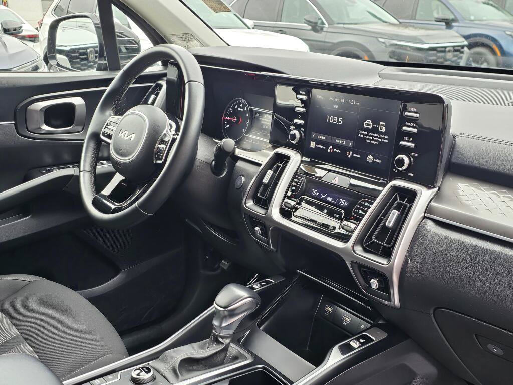 Used 2023 Kia Sorento LX AWD/4WD image 11