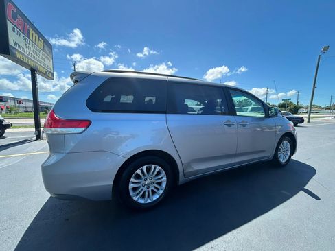 Used 2011 Toyota Sienna XLE FWD image 5