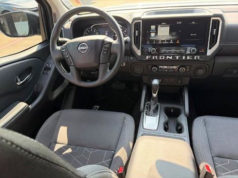 Certified 2025 Nissan Frontier SV w/ SV Convenience Package RWD image 19