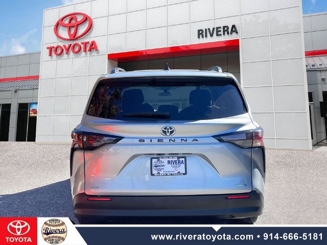 Certified 2024 Toyota Sienna LE AWD/4WD image 8