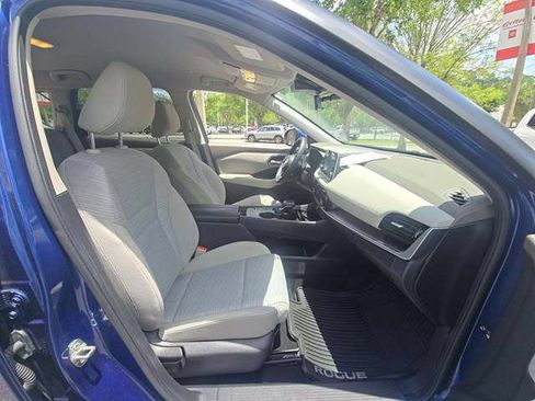Used 2022 Nissan Rogue SV FWD image 11