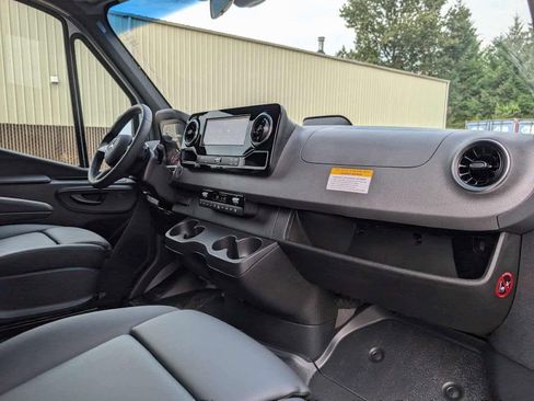 New 2025 Mercedes-Benz Sprinter 2500 image 12