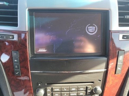 Used 2013 Cadillac Escalade Luxury image 12