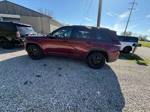 Used 2025 Jeep Grand Cherokee Altitude image 16
