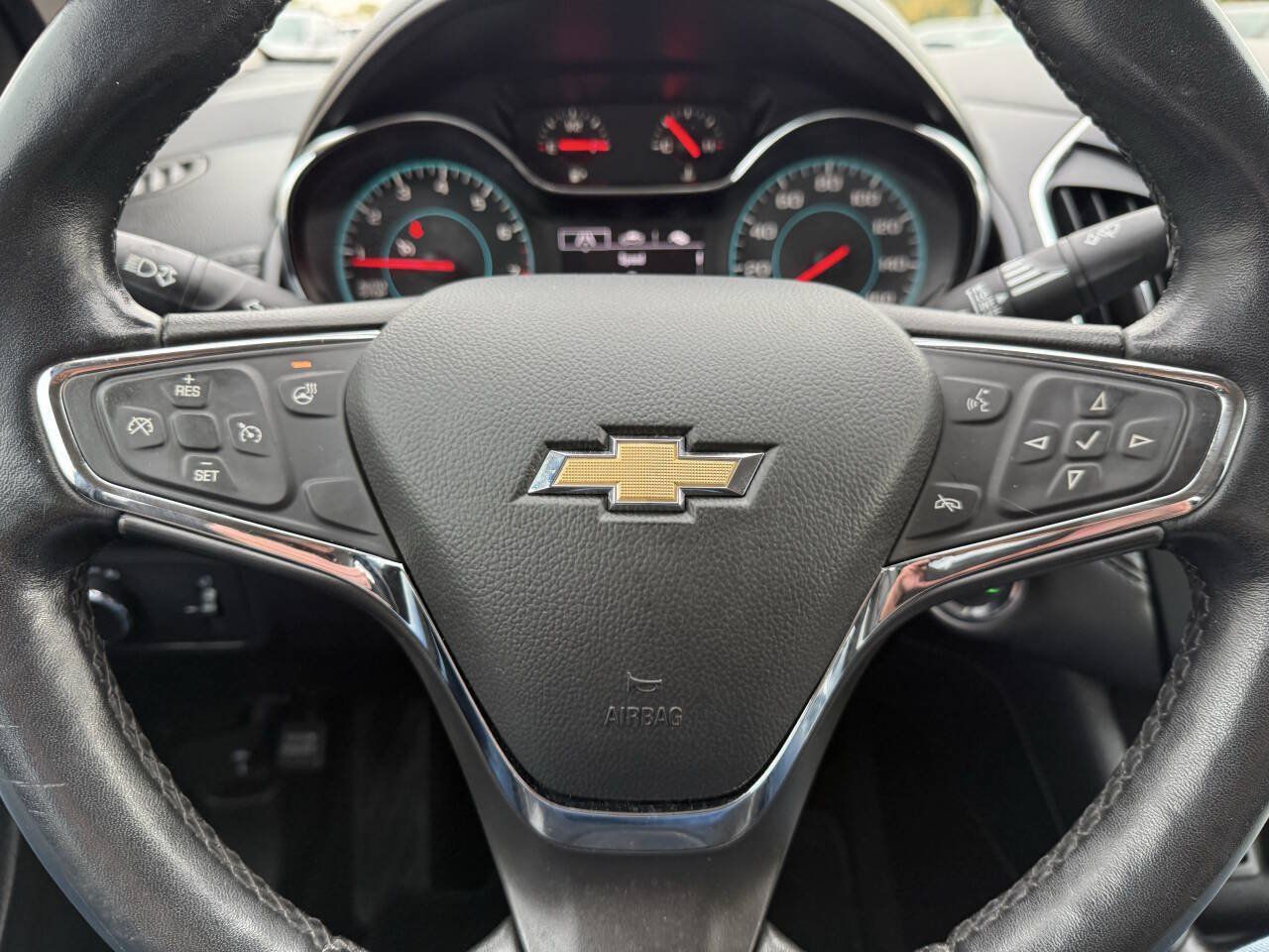 Used 2018 Chevrolet Cruze Premier FWD image 20
