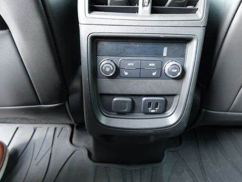 Used 2017 Buick Envision Essence FWD image 27