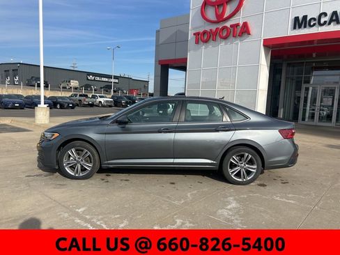 Used 2024 Volkswagen Jetta SE image 9