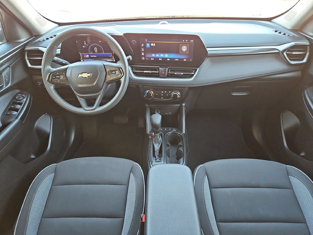 Used 2025 Chevrolet TrailBlazer LT AWD/4WD image 26