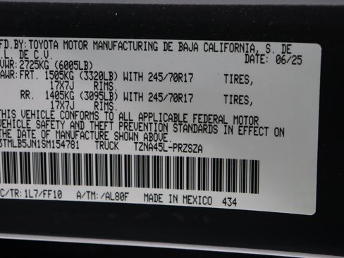 Certified 2025 Toyota Tacoma SR5 AWD/4WD image 40