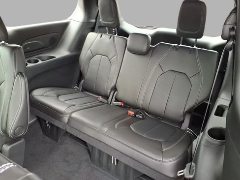 New 2026 Chrysler Pacifica Select image 13