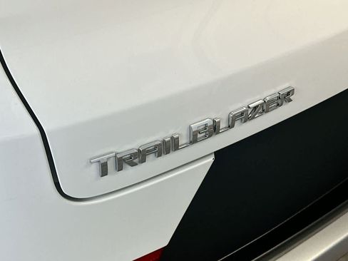 Used 2023 Chevrolet TrailBlazer LT FWD image 10