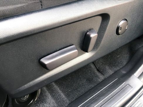 Used 2018 Toyota Tundra SR5 w/ SR5 Upgrade Package image 35