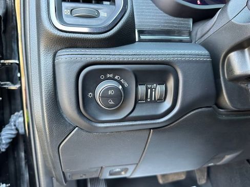 Used 2023 RAM 3500 Limited image 32