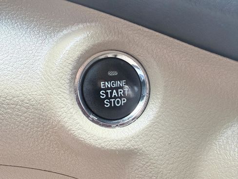 Used 2013 Toyota Highlander Limited image 19