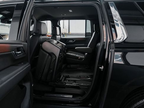 Used 2025 GMC Yukon XL Denali image 30