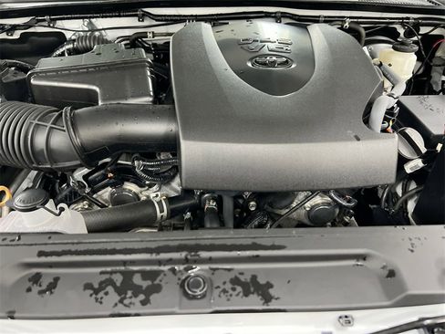 Used 2020 Toyota Tacoma SR5 image 24