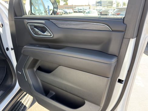 Used 2024 GMC Yukon XL SLT w/ SLT Premium Package RWD image 11