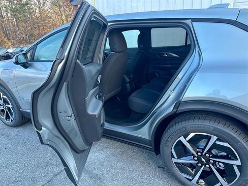 New 2026 Chevrolet Equinox EV LT image 29
