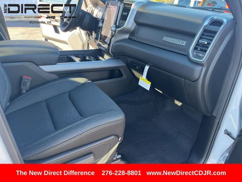New 2026 RAM 1500 4x4 Crew Cab image 32