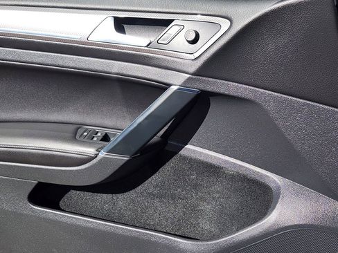 Used 2017 Volkswagen Golf Alltrack SE image 12