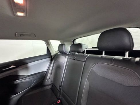 Used 2022 Volkswagen Taos SE image 15