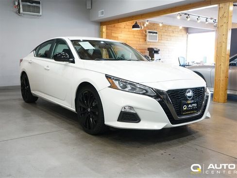 Used 2019 Nissan Altima 2.5 SR FWD image 3