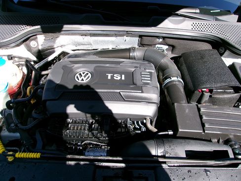 Used 2015 Volkswagen Beetle 1.8T Classic FWD image 9