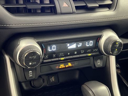 Used 2025 Toyota RAV4 XLE FWD image 22