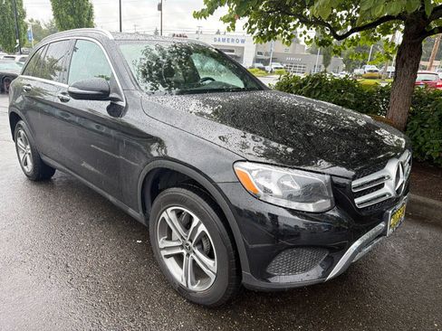 Used 2019 Mercedes-Benz GLC 300 4MATIC image 3