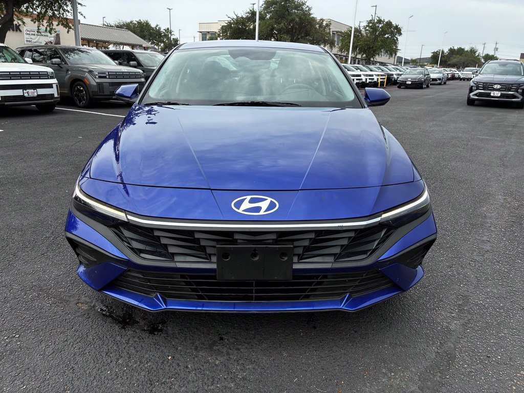 Used 2025 Hyundai Elantra SE FWD image 8
