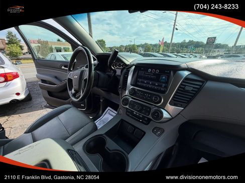 Used 2015 Chevrolet Suburban LT w/ Luxury Package AWD/4WD image 16
