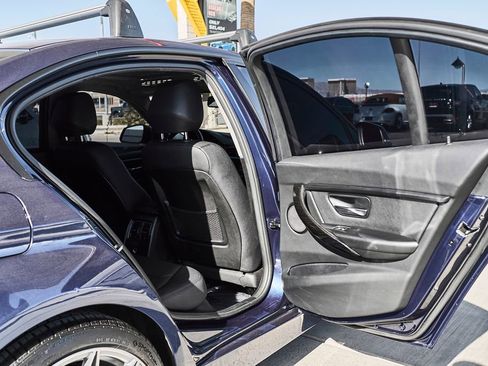 Used 2018 BMW 320i Sedan RWD image 13