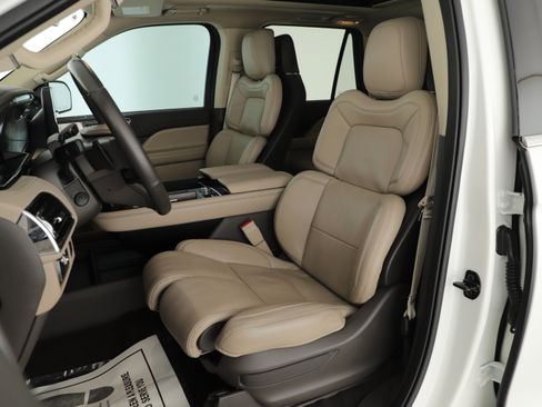 Used 2024 Lincoln Navigator L Reserve AWD/4WD image 9