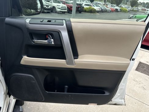 Used 2018 Toyota 4Runner Limited AWD/4WD image 27