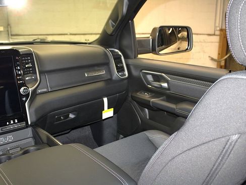 New 2026 RAM 1500 4x4 Crew Cab image 33